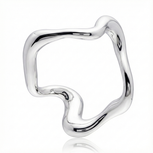 Anillo de Plata 925 en forma de ritmo tomada parado