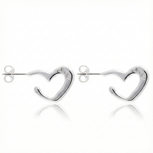 Aretes de Plata 925 con forma de Corazon de lado