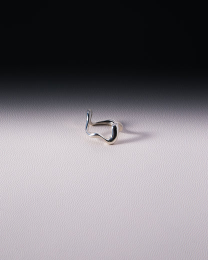Anillo de Plata con Ondas fondo Blanco