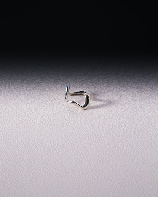 Anillo de Plata con Ondas fondo Blanco