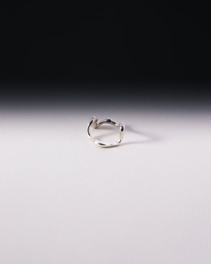 Anillo de Plata con Ondas Fondo Blanco 2