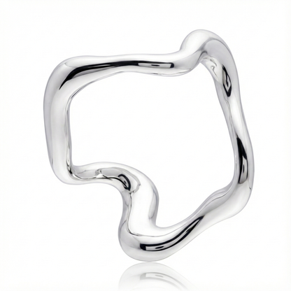 Anillo de Plata 925 en forma de ritmo tomada parado