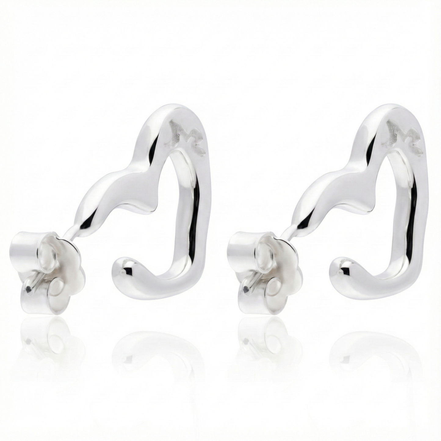 Aretes de Plata 925 con forma de Corazon de lado por atras