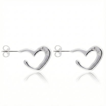 Aretes de Plata 925 con forma de Corazon de lado