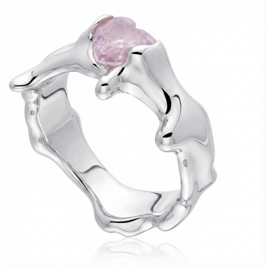 Anillo Plata 925 con piedra rosa encima del modelo dripping love en angulo