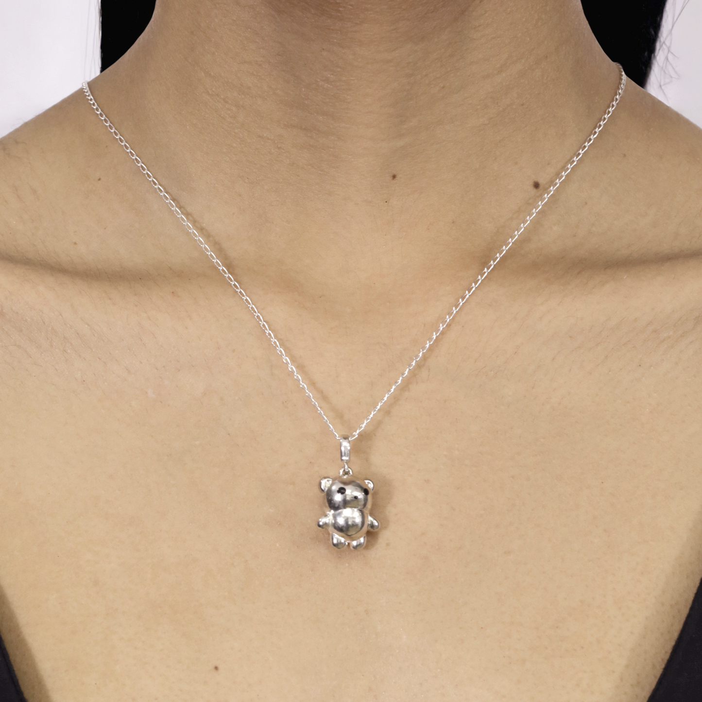 Model photo with necklace Winter Bear