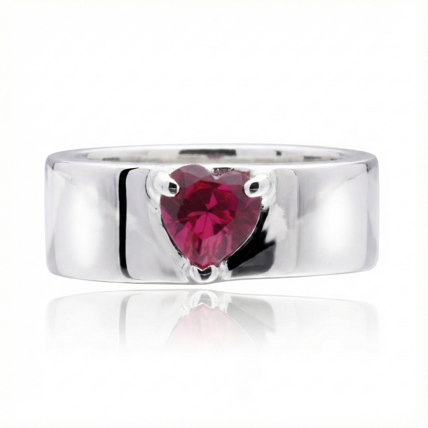 Anillo de plata 925 con una piedra color rojo tinto en forma de corazon, el anillo esta acostado