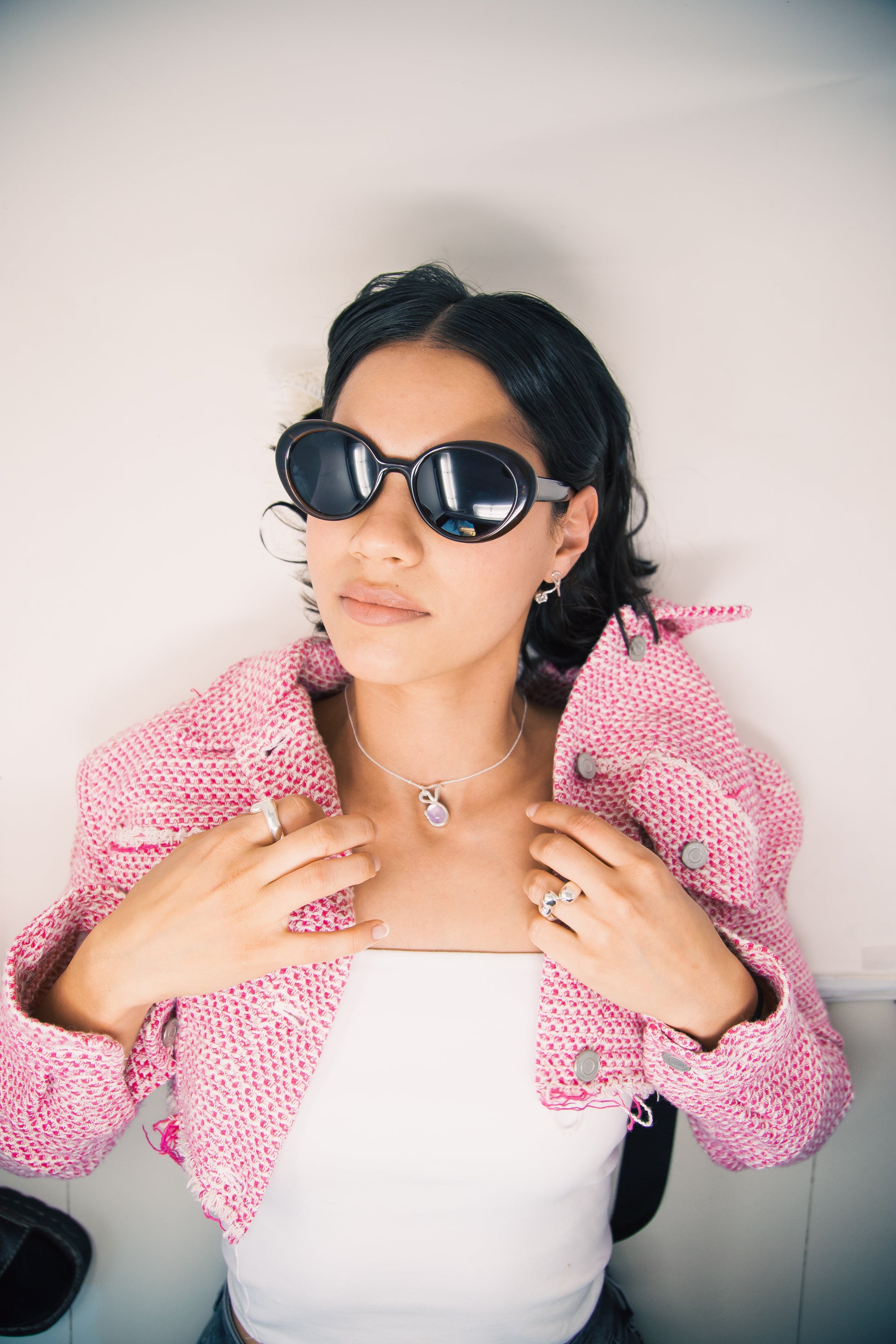 Modelo Completo con Collar de Plata con Piedra Amatisa